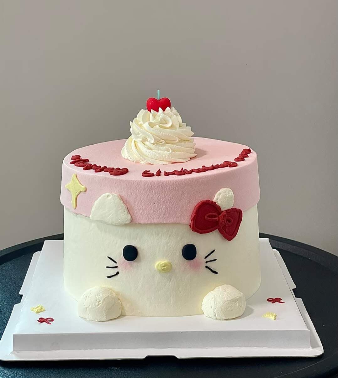 Hello Kitty 粉色生日蛋糕 Hello Kitty pink birthday cake