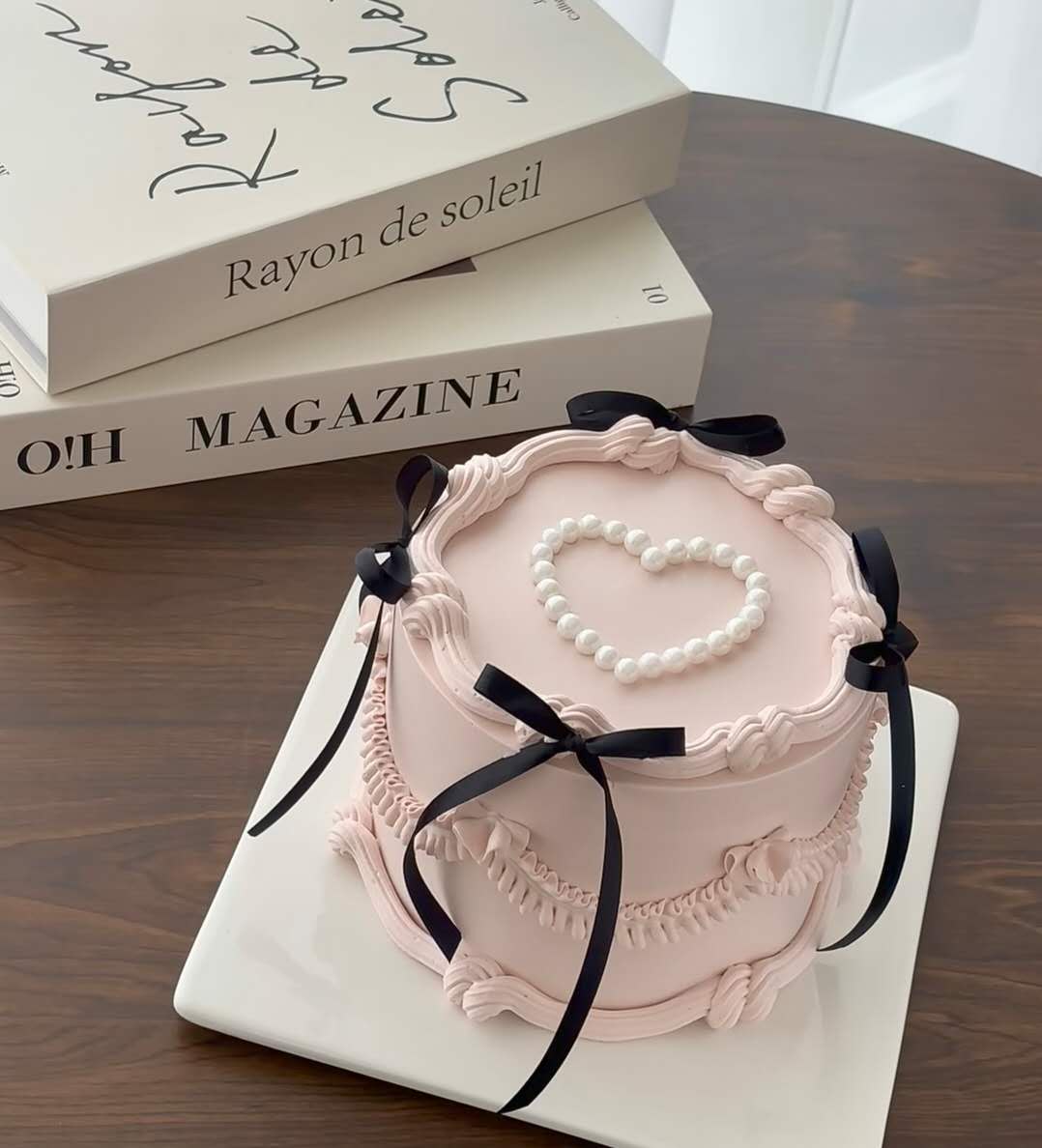 女士黑色蝴蝶结蛋糕 Women's black ribbon cake