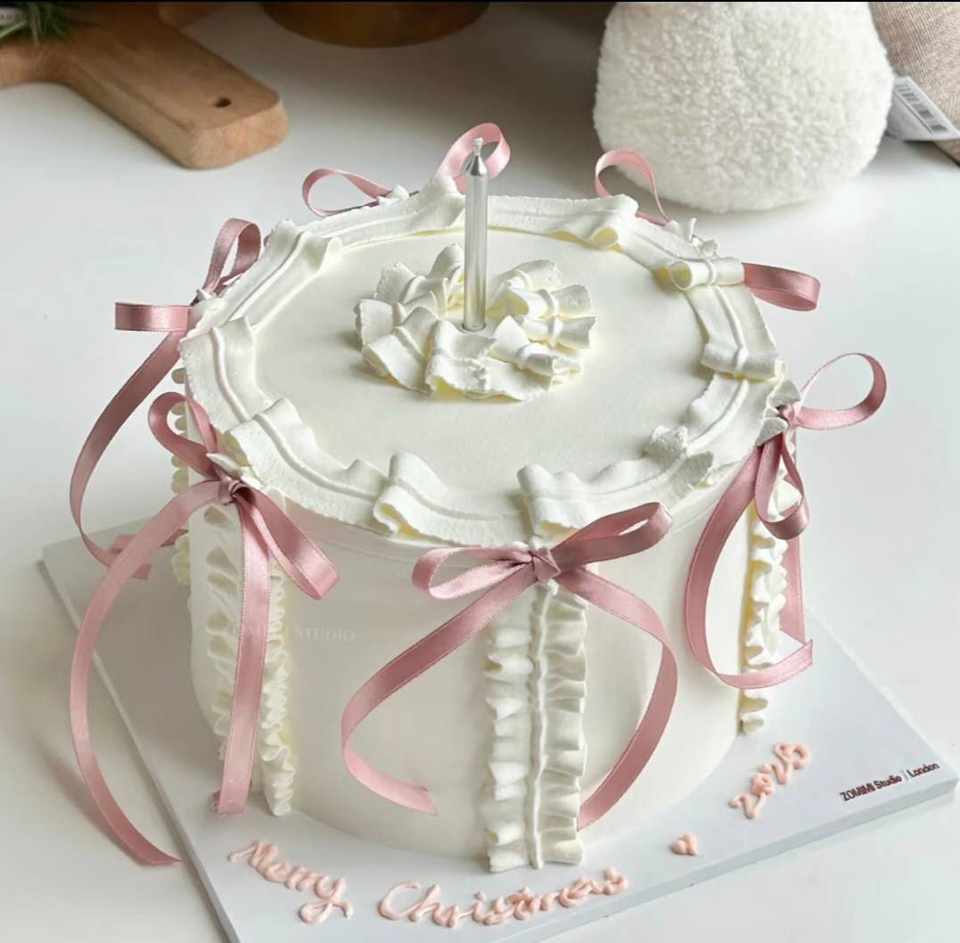 女士白色丝带蛋糕 Women's white ribbon cake